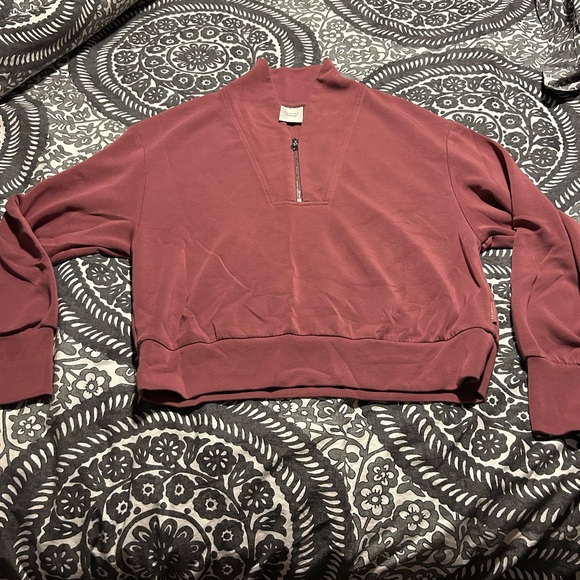 Varley Tops - Varley Mauve Sweatshirt